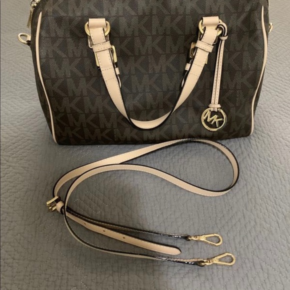 Michael Kors Handbags - Micheal kors medium Grayson